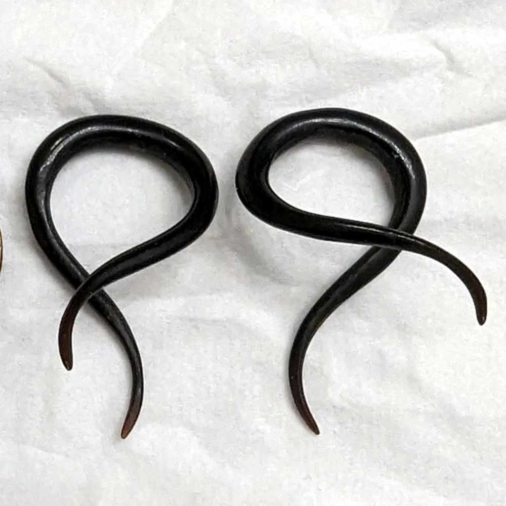 8g 1 pair of Black Bone 8(g) gauge earrings Barb shaped Hand Carved